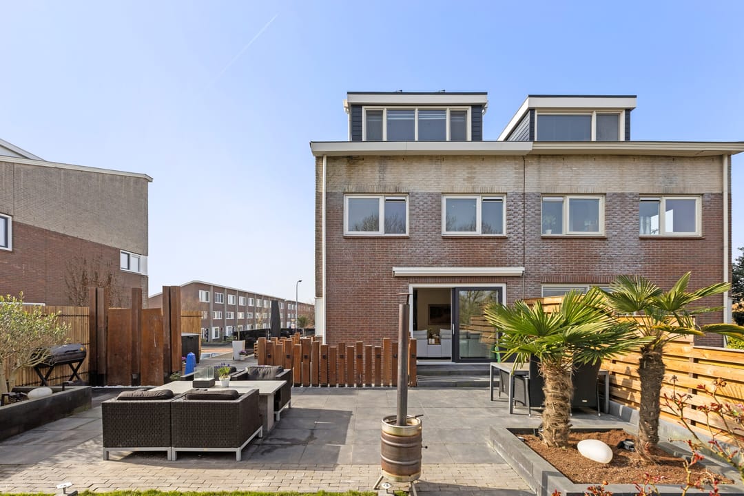 Fully renovated semi-detached family home with A energy label bordering nature — 45