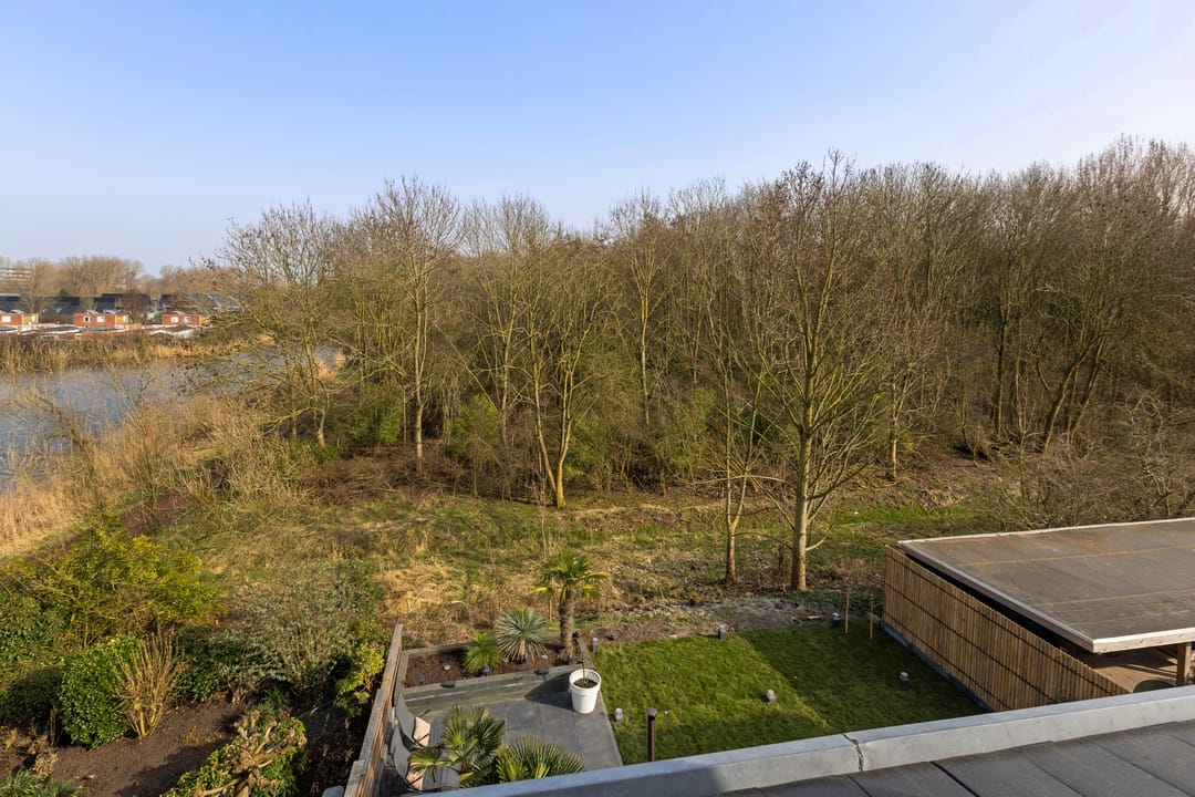 Fully renovated semi-detached family home with A energy label bordering nature — 42