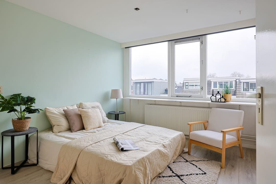 Spacious three room maisonnette with full width west facing balcony in charming Lauwerecht — 17