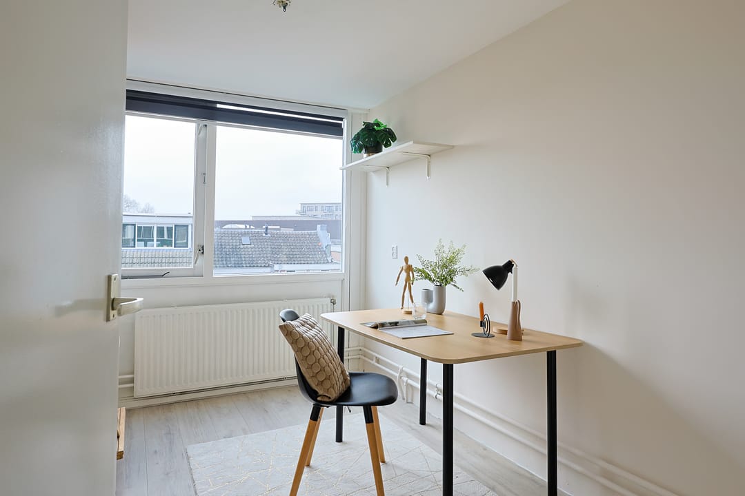 Spacious three room maisonnette with full width west facing balcony in charming Lauwerecht — 22