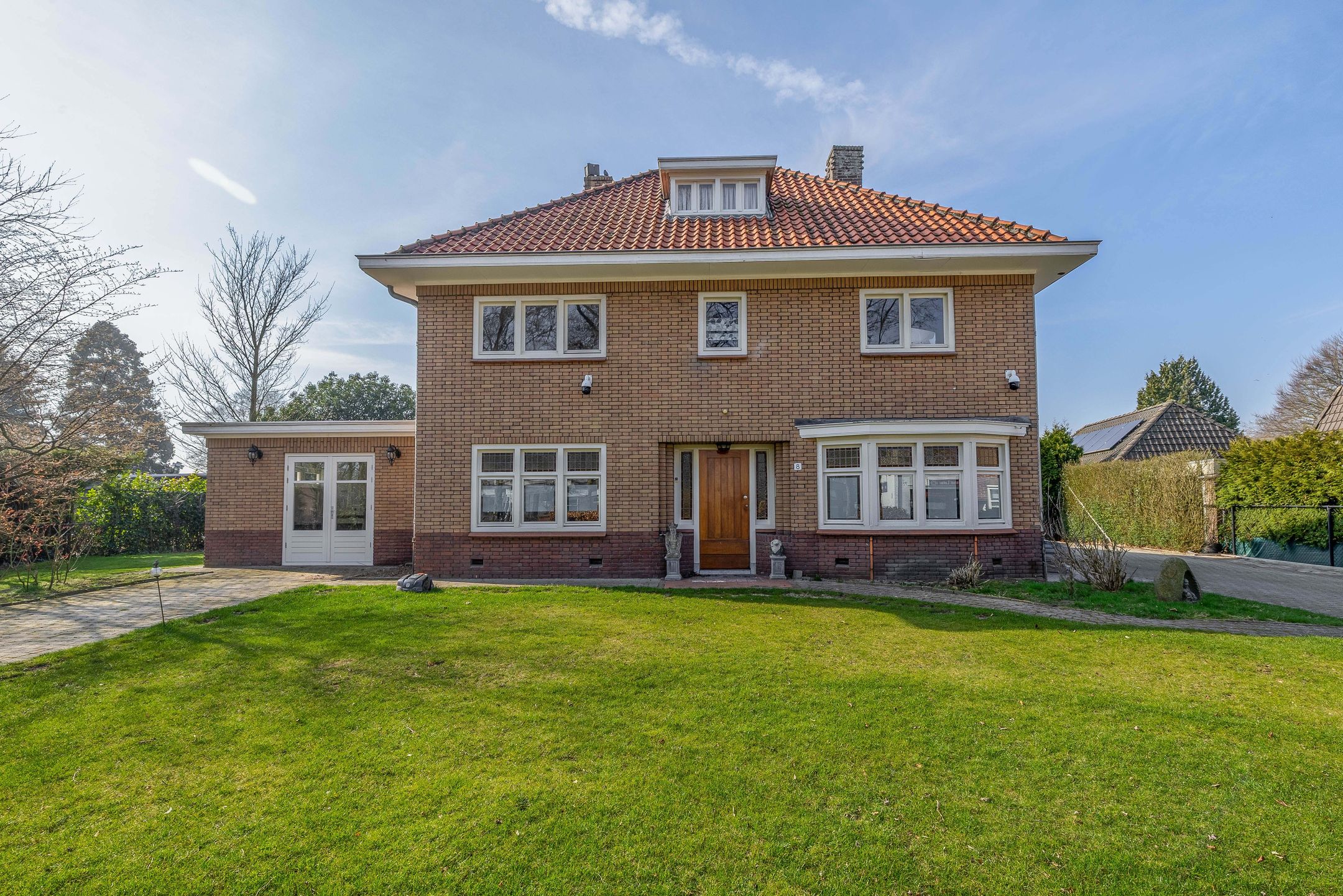 Photo 63 of Peeleik 8