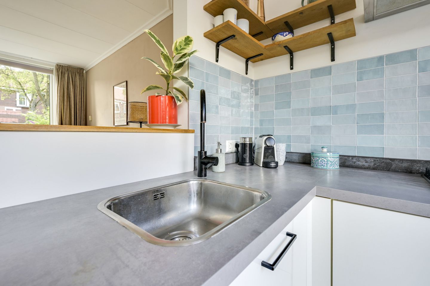 Charming Three-Room Terraced House with Sunny West-Facing Garden in Utrecht Zuilen — 14