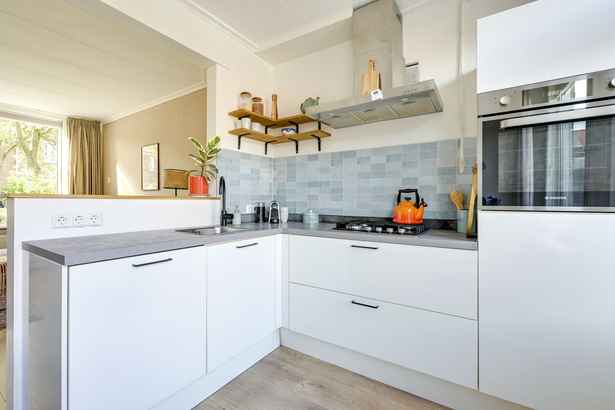 Charming Three-Room Terraced House with Sunny West-Facing Garden in Utrecht Zuilen — 12