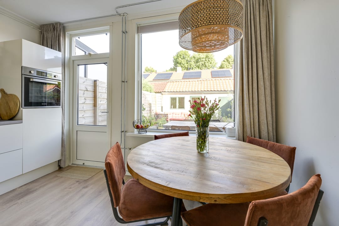 Charming Three-Room Terraced House with Sunny West-Facing Garden in Utrecht Zuilen — 16