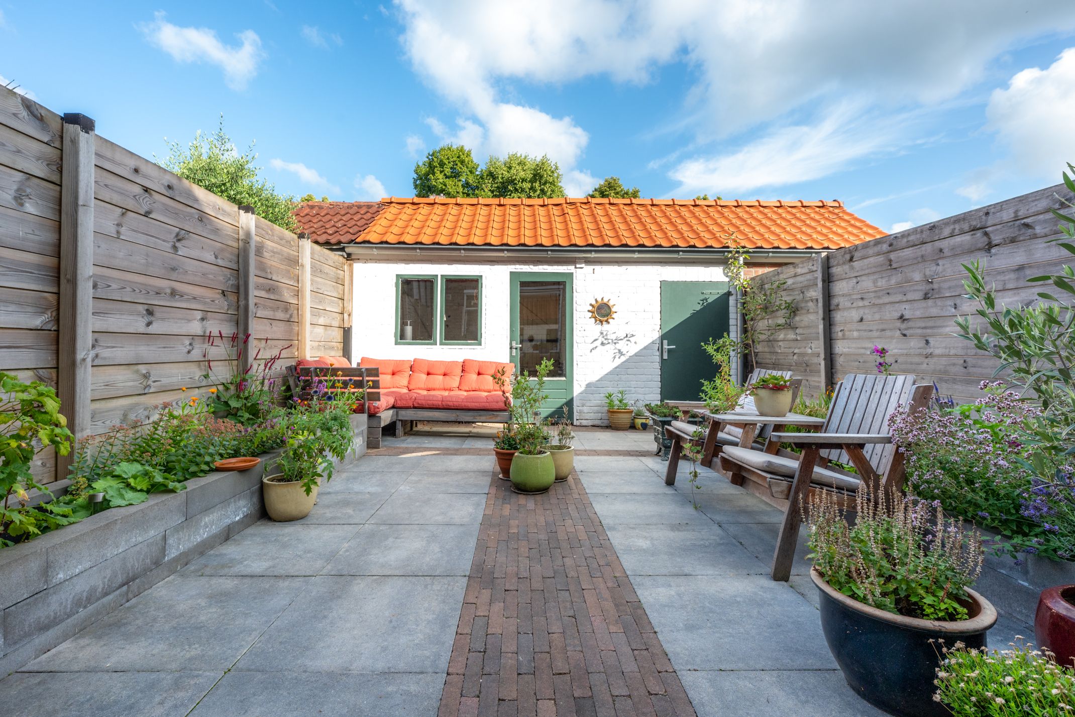 Charming Three-Room Terraced House with Sunny West-Facing Garden in Utrecht Zuilen — 17