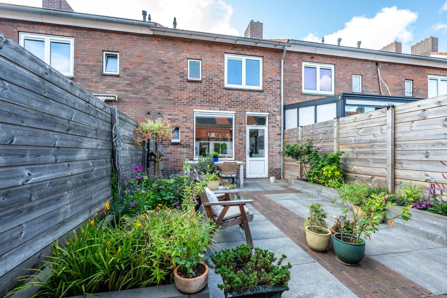 Charming Three-Room Terraced House with Sunny West-Facing Garden in Utrecht Zuilen — 19