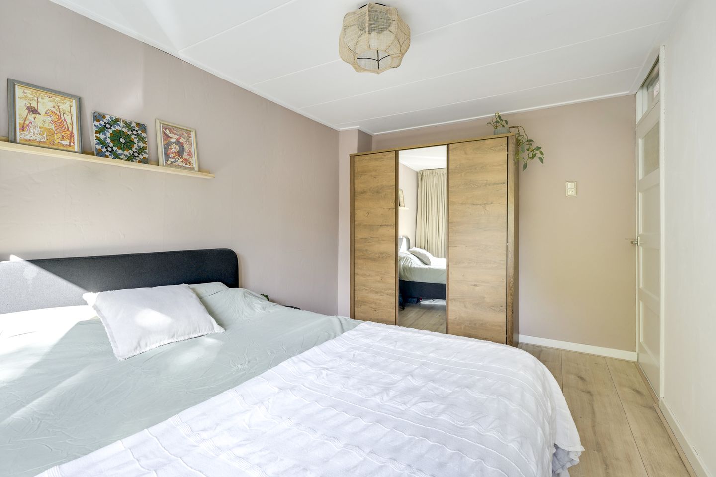Charming Three-Room Terraced House with Sunny West-Facing Garden in Utrecht Zuilen — 24