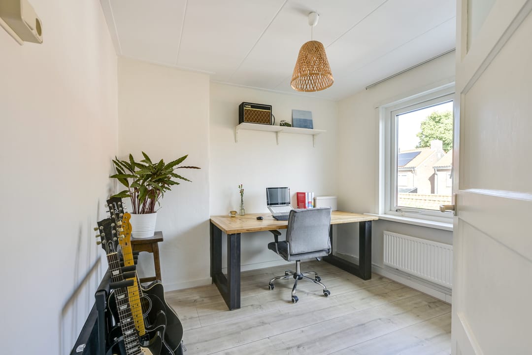 Charming Three-Room Terraced House with Sunny West-Facing Garden in Utrecht Zuilen — 27