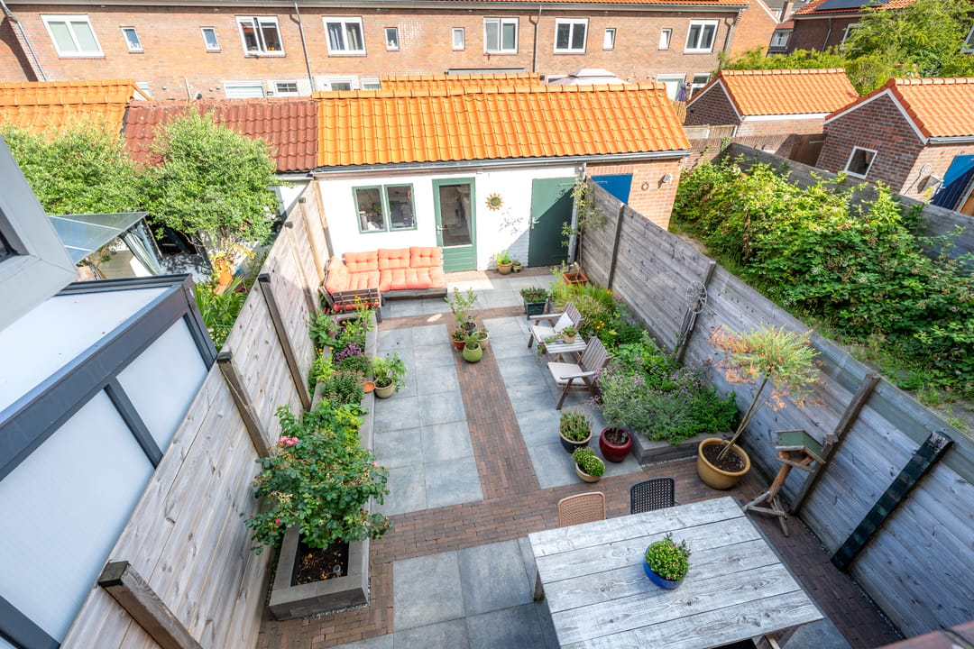 Charming Three-Room Terraced House with Sunny West-Facing Garden in Utrecht Zuilen — 30