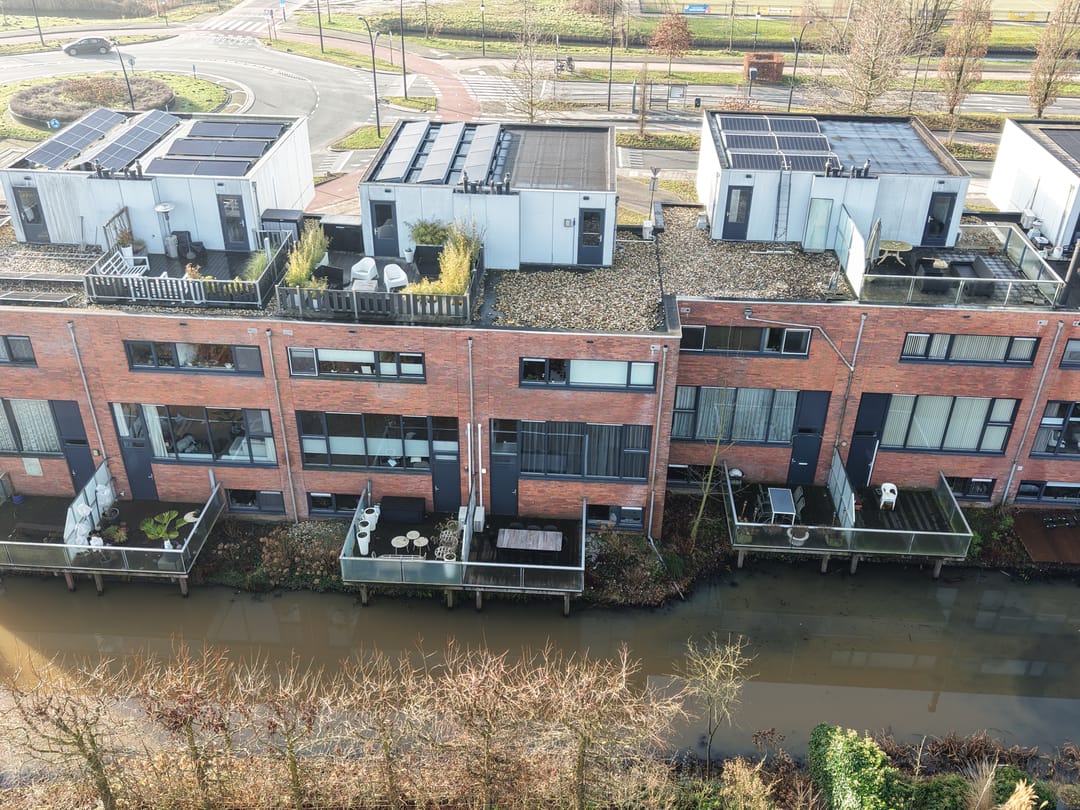 Spacious split-level home with 2 bathrooms and private parking — 43