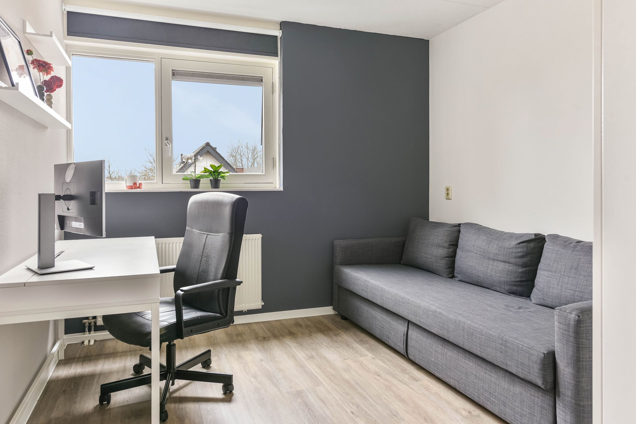 Spacious split-level home with 2 bathrooms and private parking — 18
