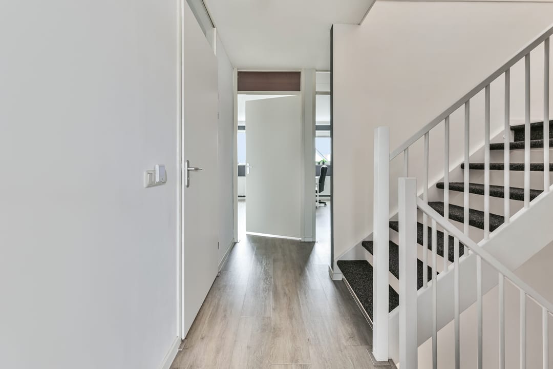 Spacious split-level home with 2 bathrooms and private parking — 16