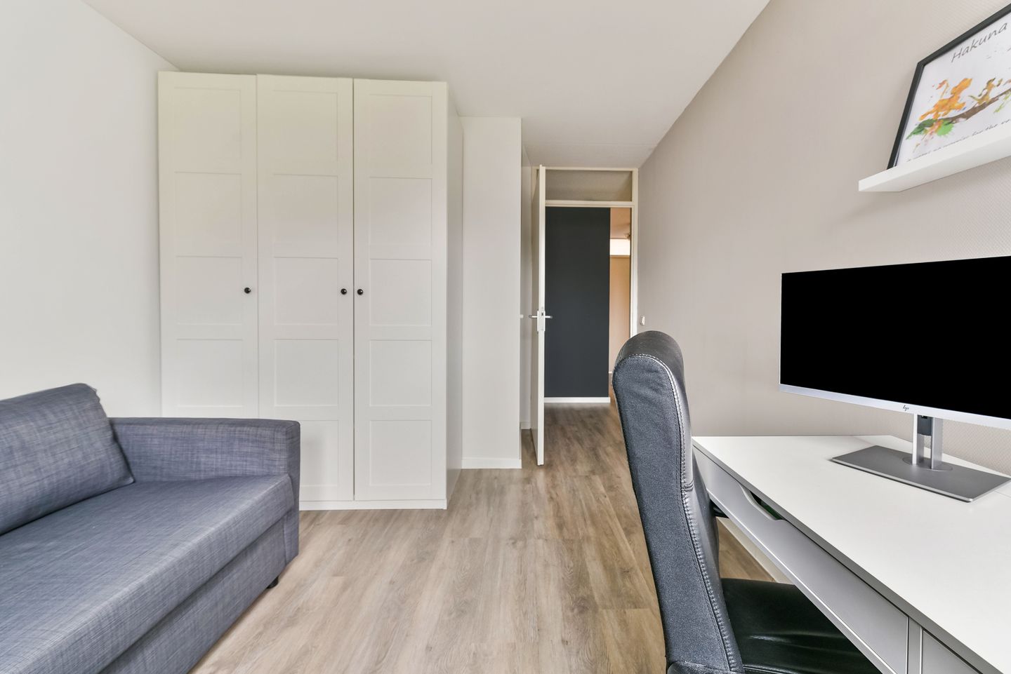 Spacious split-level home with 2 bathrooms and private parking — 19