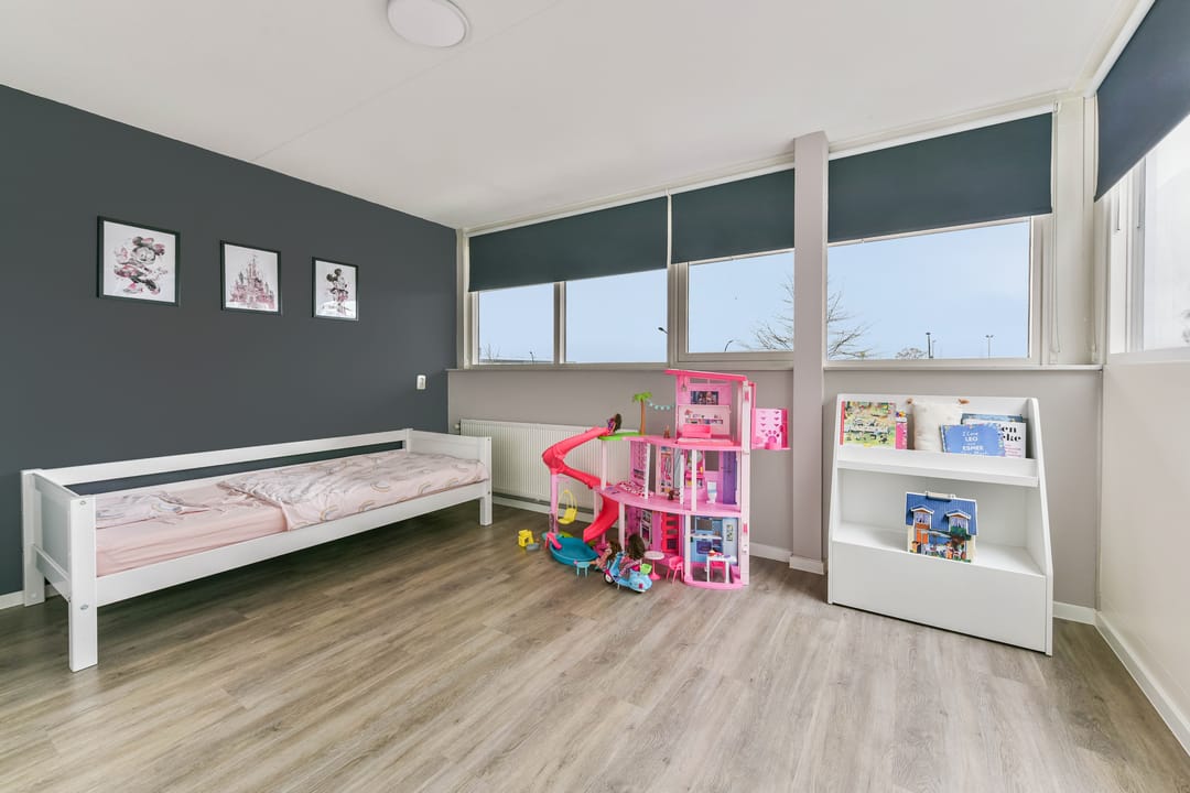 Spacious split-level home with 2 bathrooms and private parking — 26