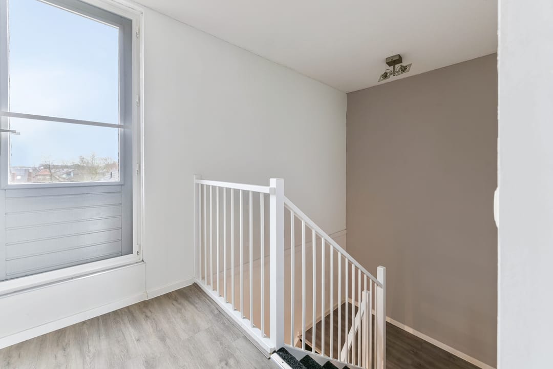 Spacious split-level home with 2 bathrooms and private parking — 28