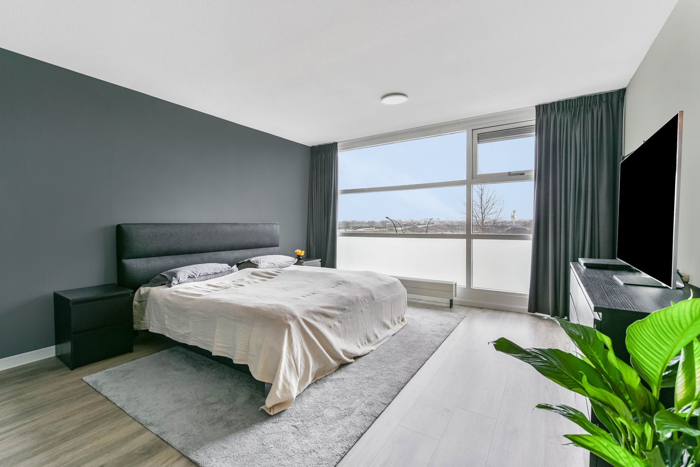 Spacious split-level home with 2 bathrooms and private parking — 29
