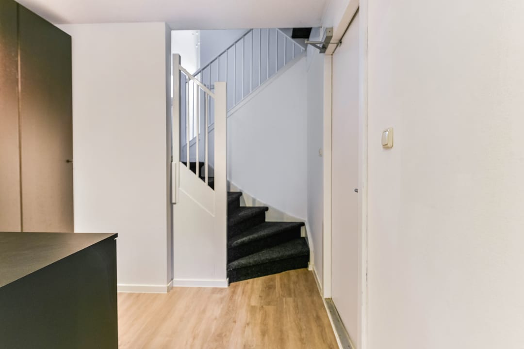 Spacious split-level home with 2 bathrooms and private parking — 32