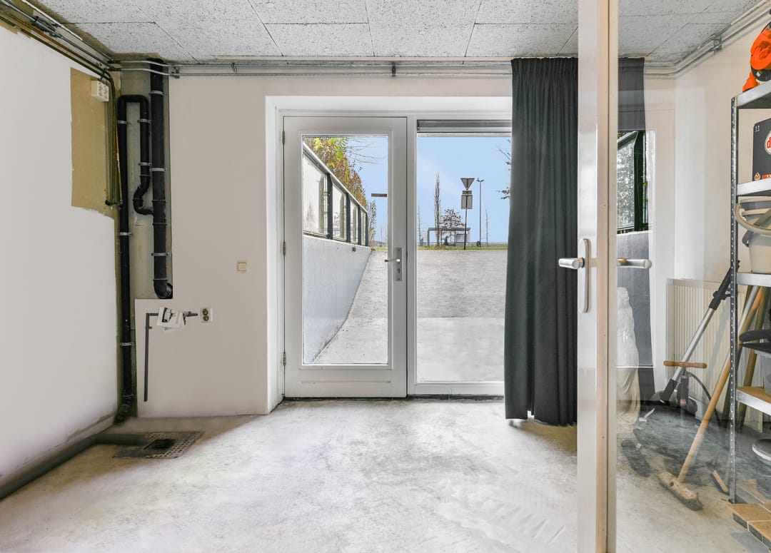 Spacious split-level home with 2 bathrooms and private parking — 41