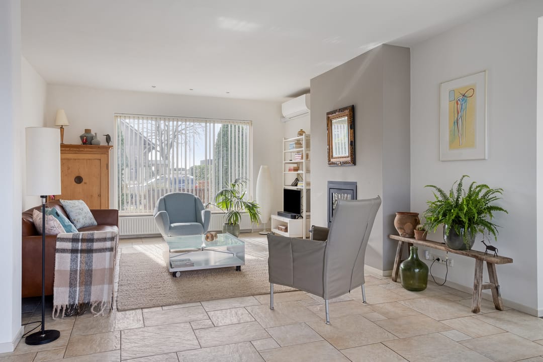 Detached Semibungalow with Two Bathrooms, Garage, and Landscaped Garden in Linden — 10