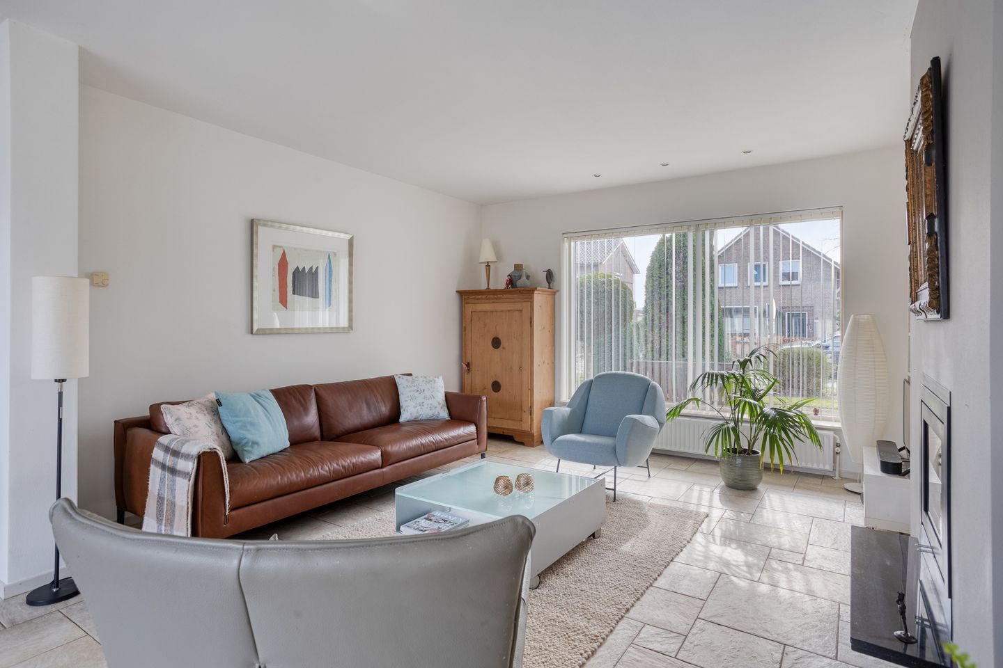 Detached Semibungalow with Two Bathrooms, Garage, and Landscaped Garden in Linden — 11