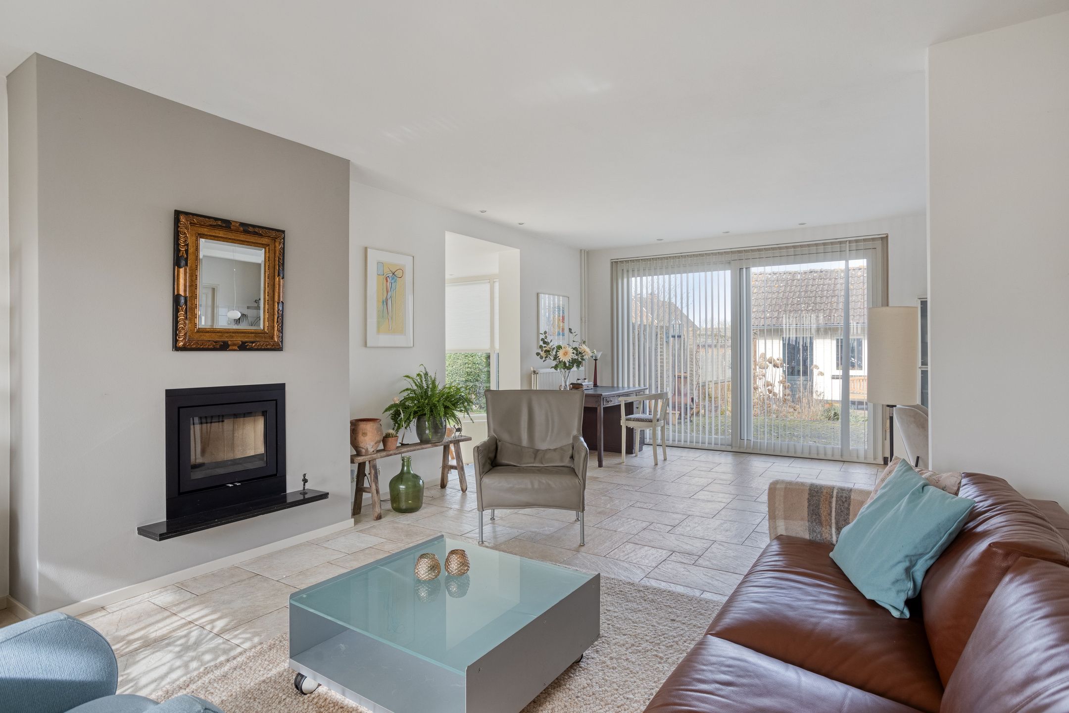 Detached Semibungalow with Two Bathrooms, Garage, and Landscaped Garden in Linden — 12