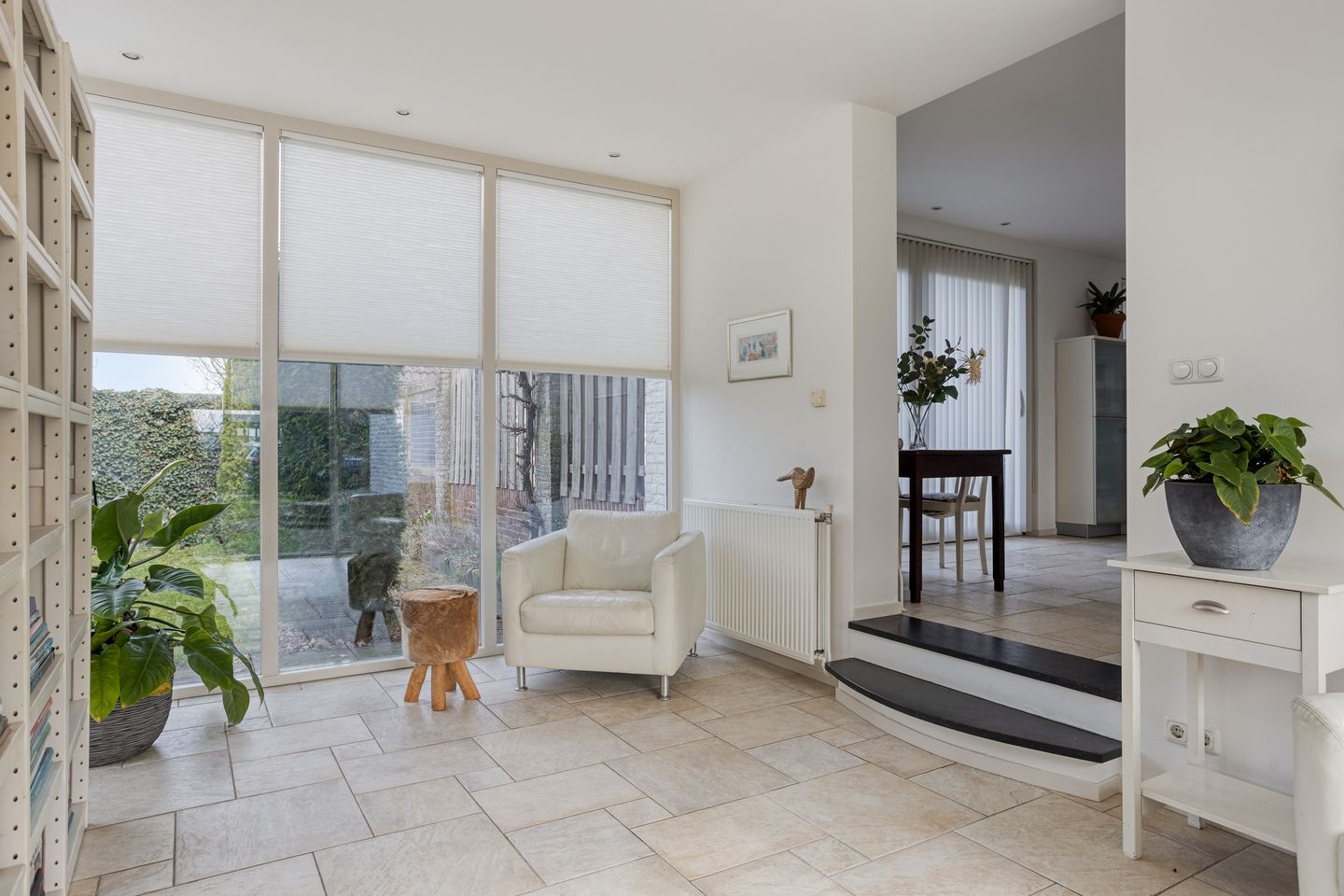 Detached Semibungalow with Two Bathrooms, Garage, and Landscaped Garden in Linden — 22
