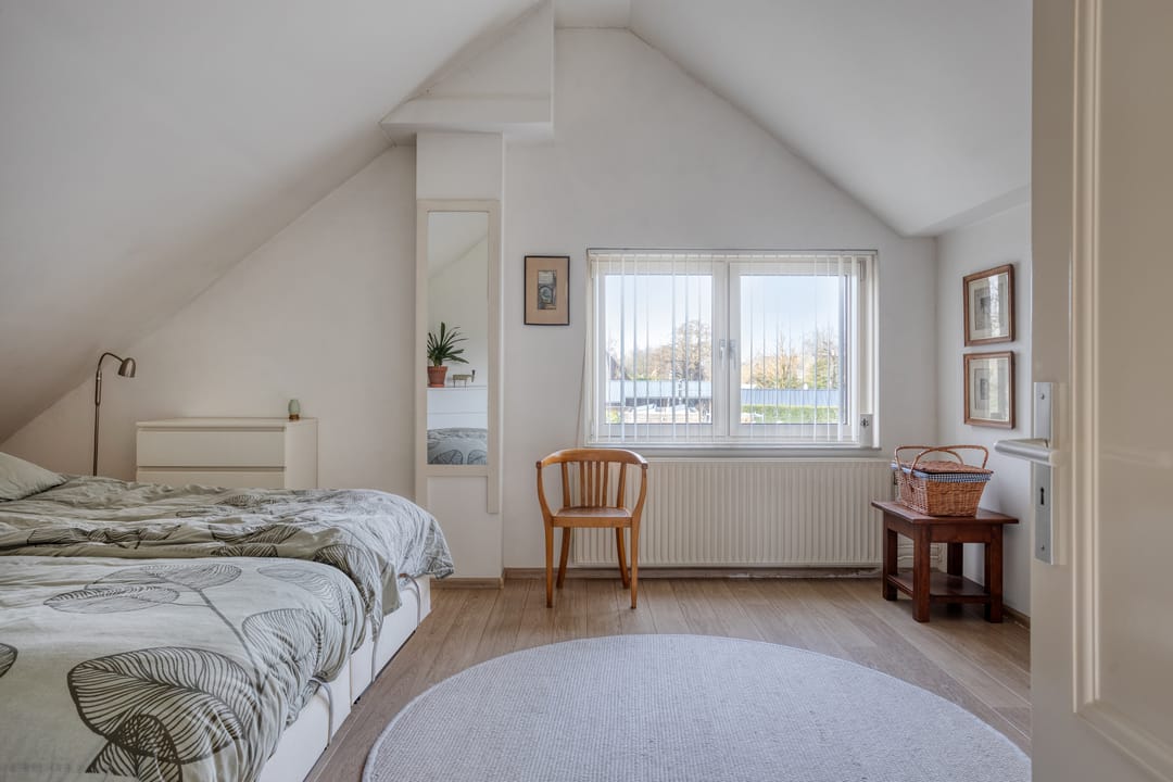 Detached Semibungalow with Two Bathrooms, Garage, and Landscaped Garden in Linden — 34