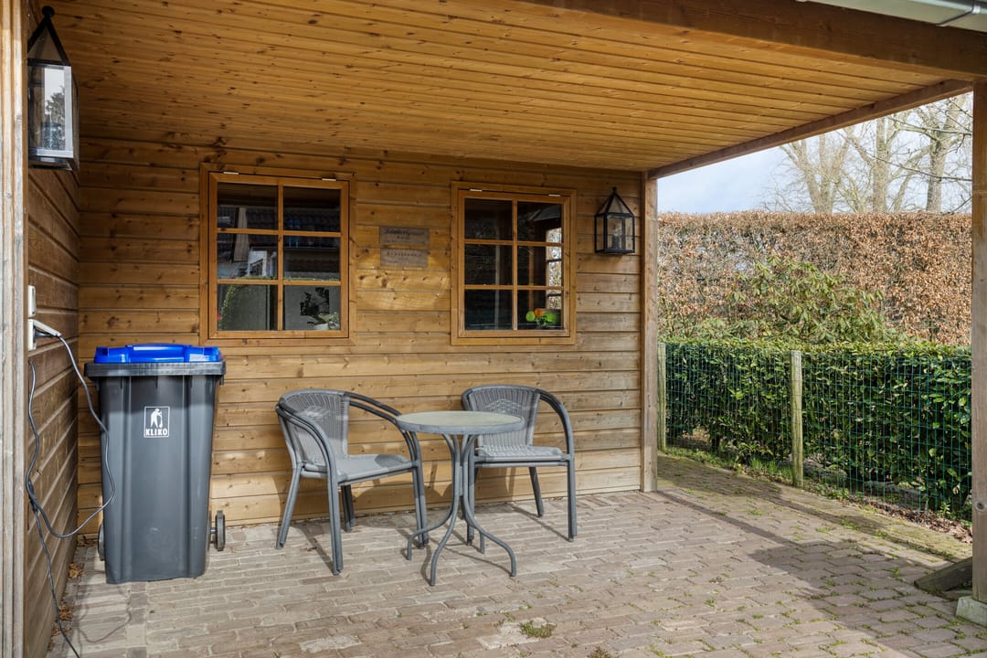 Detached Semibungalow with Two Bathrooms, Garage, and Landscaped Garden in Linden — 41