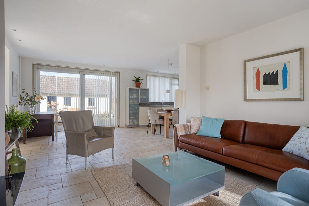 Detached Semibungalow with Two Bathrooms, Garage, and Landscaped Garden in Linden — 14