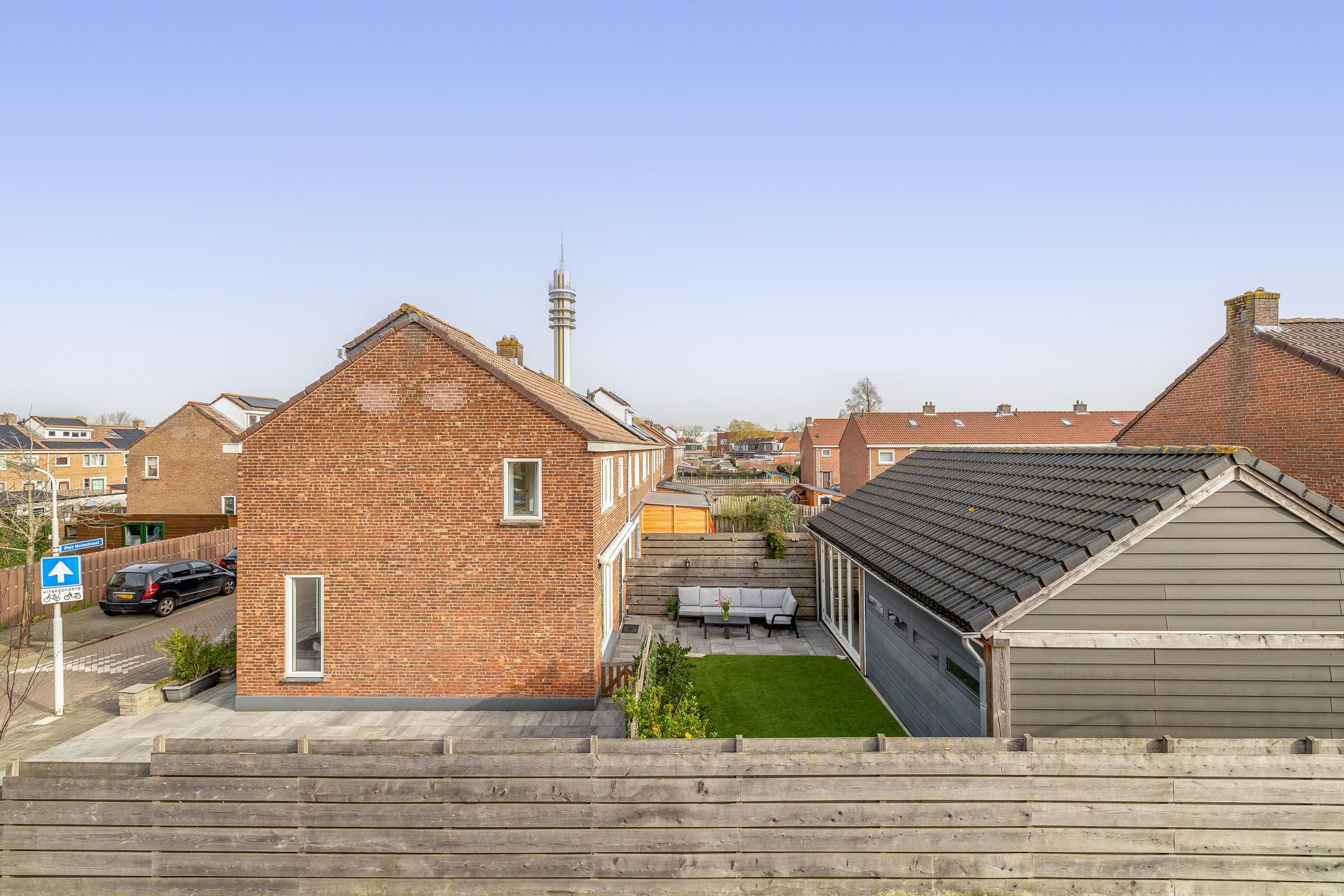 Spacious Corner House with Large Garage and Sunny Garden in Wormerveer — 28