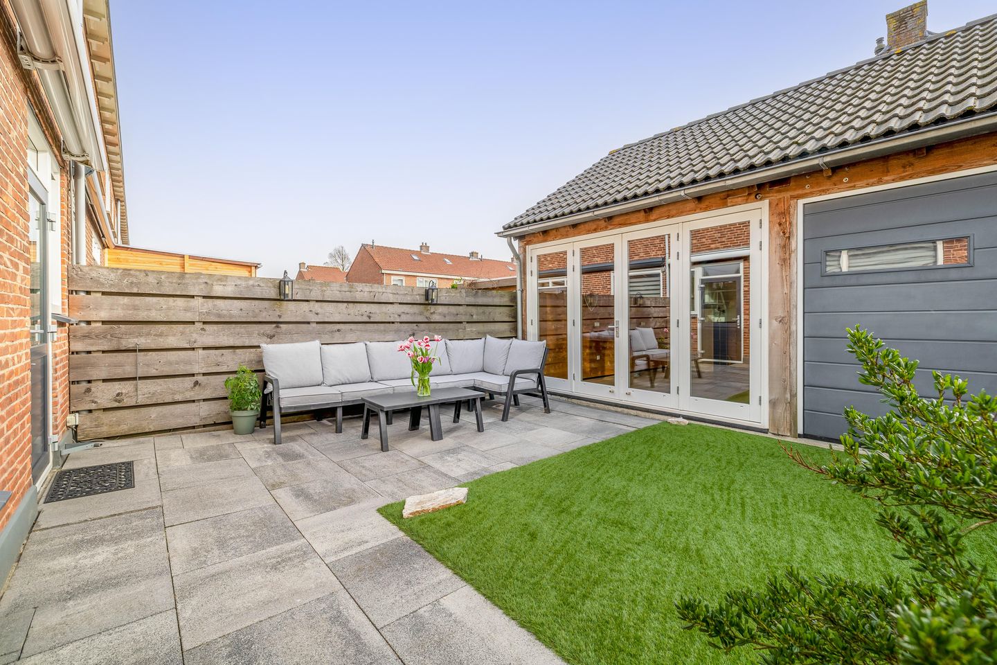 Spacious Corner House with Large Garage and Sunny Garden in Wormerveer — 30