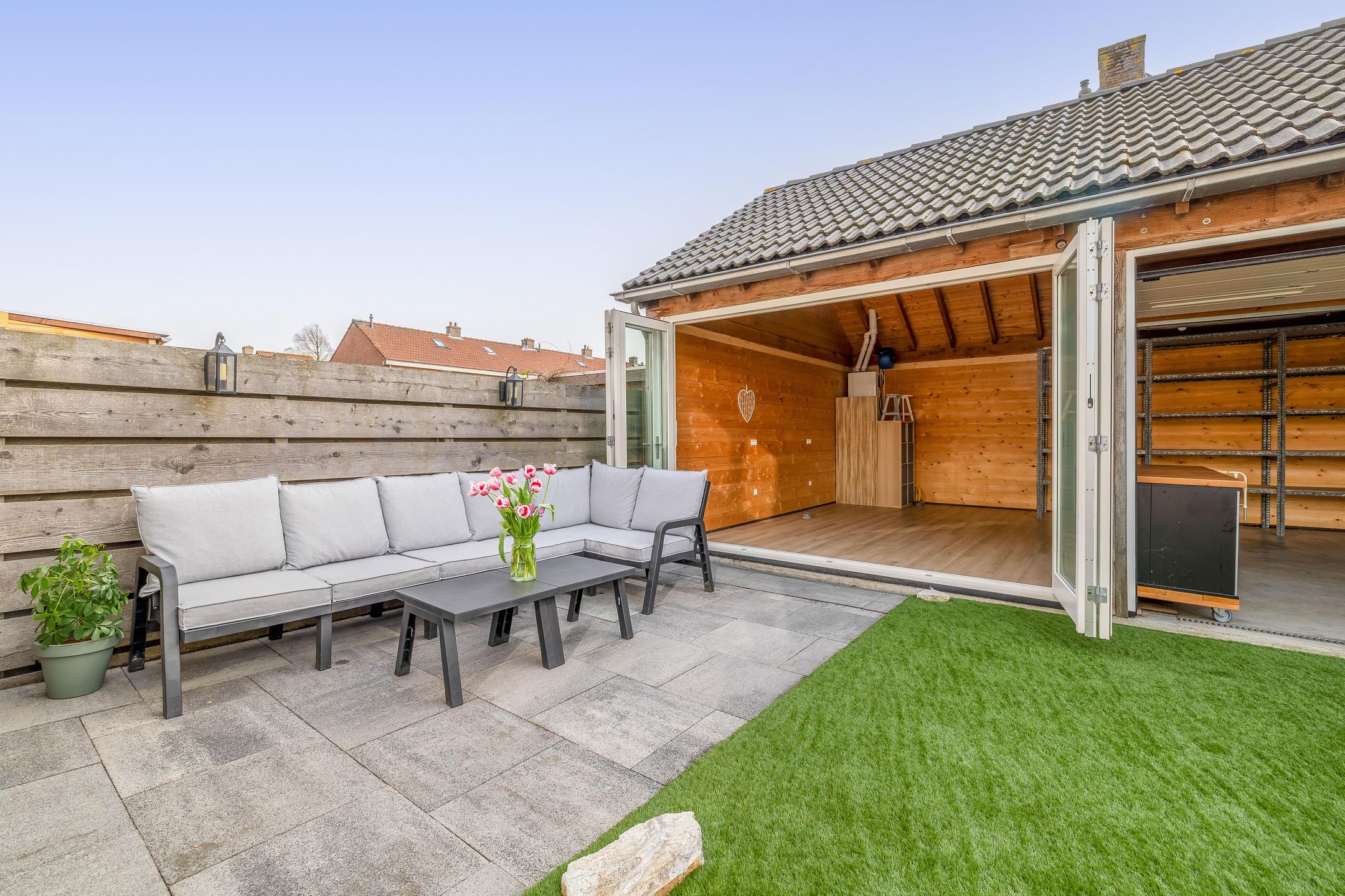Spacious Corner House with Large Garage and Sunny Garden in Wormerveer — 34