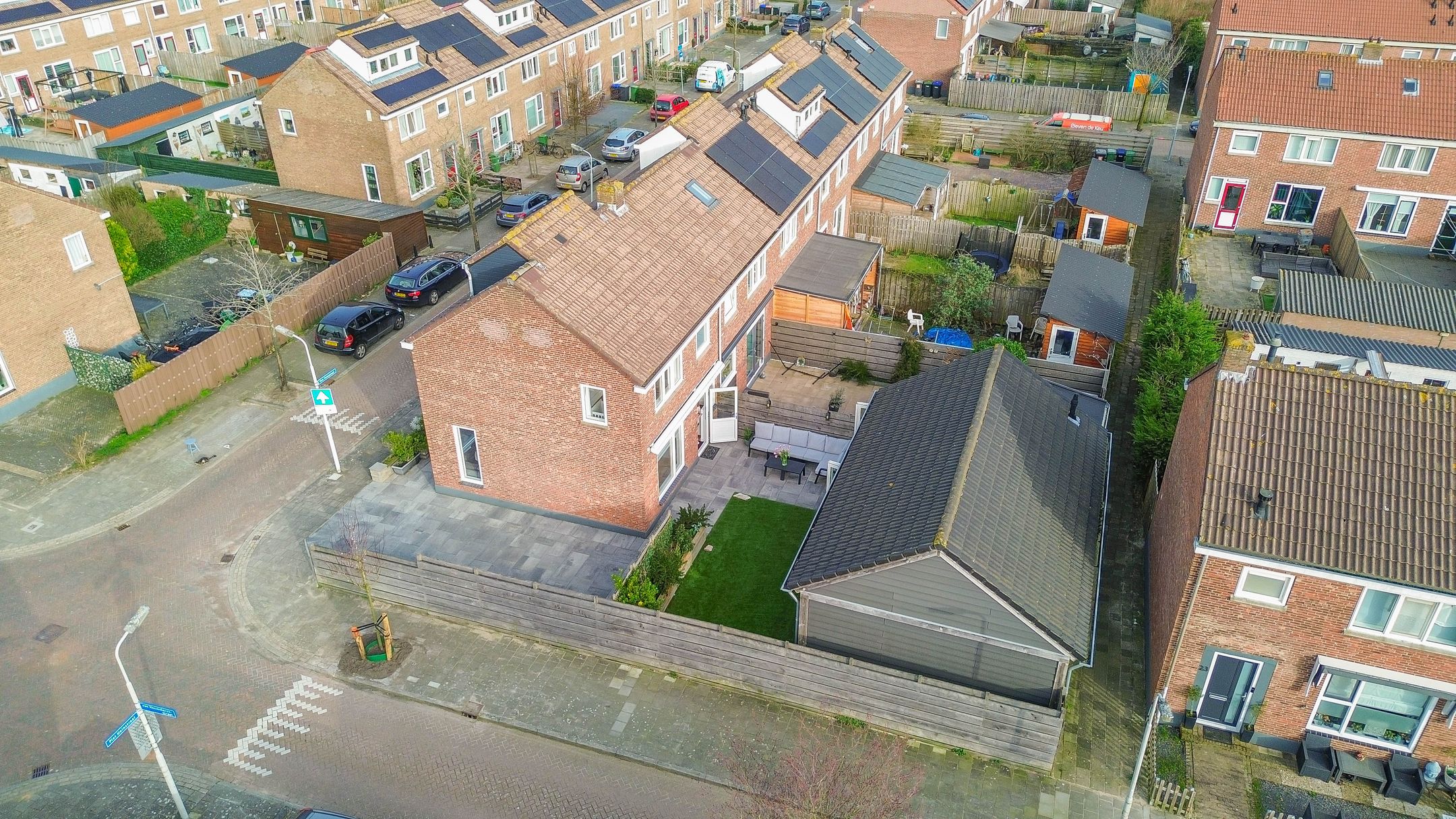 Spacious Corner House with Large Garage and Sunny Garden in Wormerveer — 40