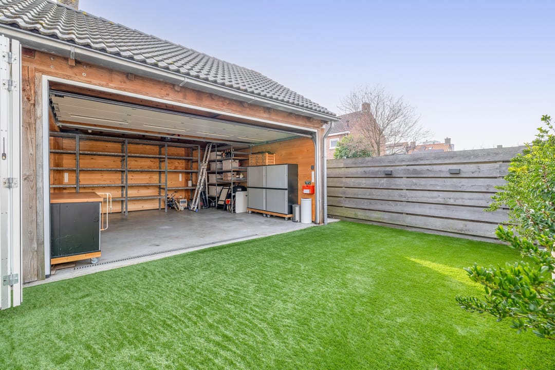Spacious Corner House with Large Garage and Sunny Garden in Wormerveer — 32