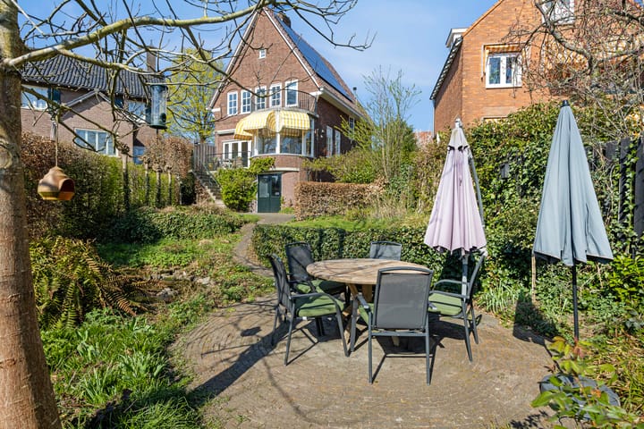 Photo 4 of Van Ruisdaelstraat 11