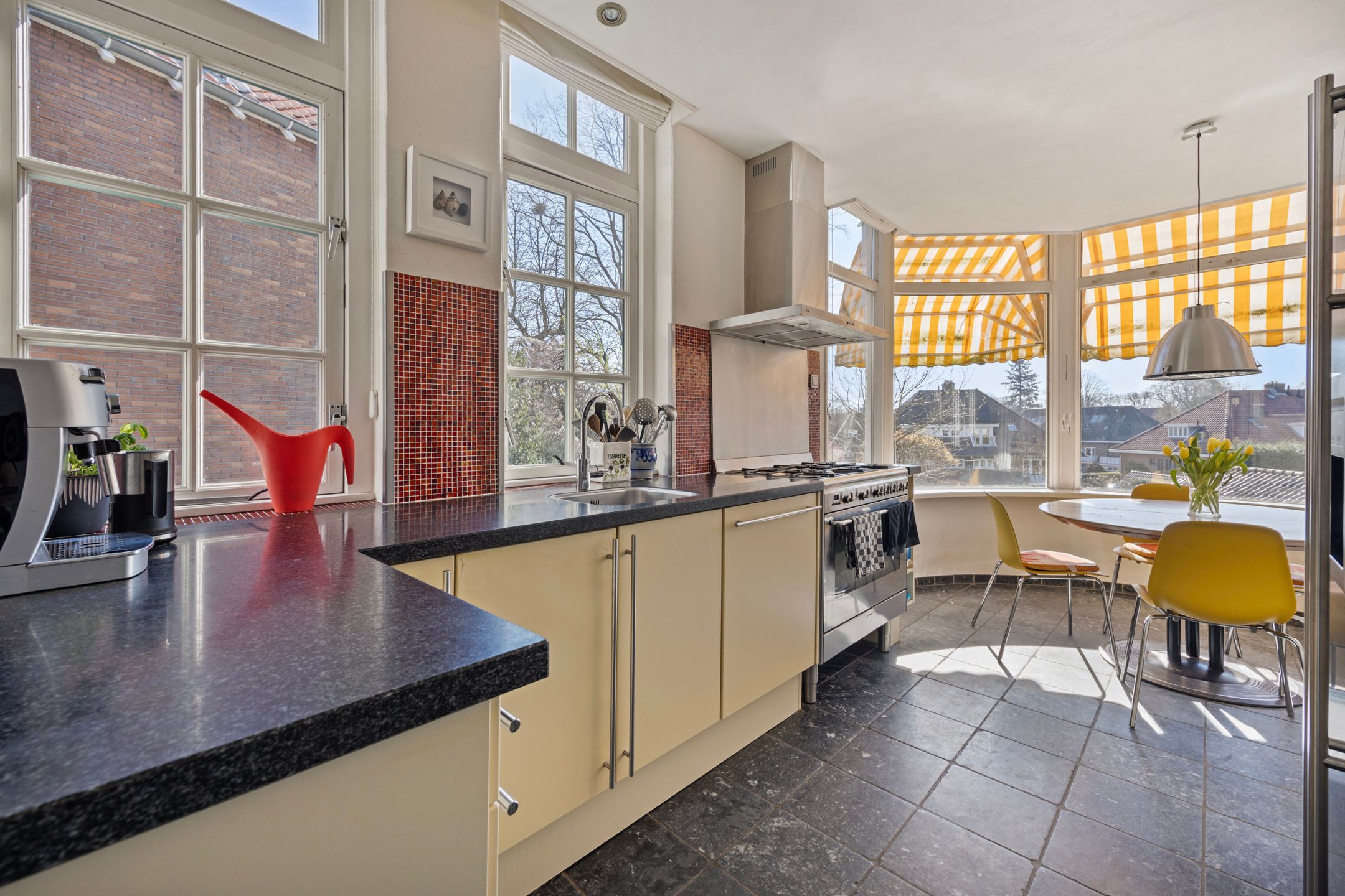 Photo 21 of Van Ruisdaelstraat 11