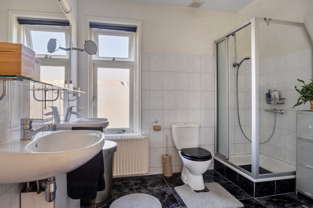 Photo 31 of Van Ruisdaelstraat 11