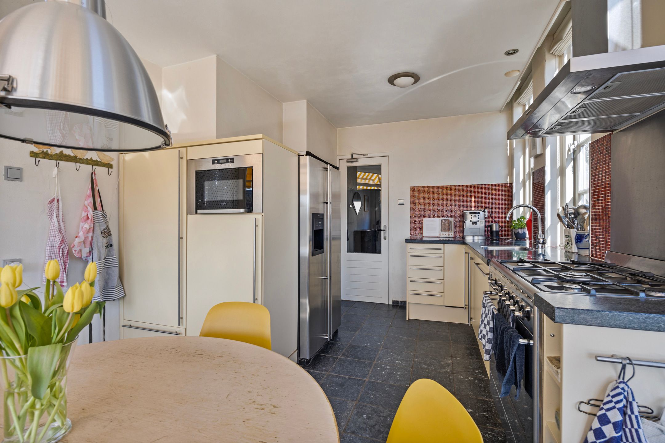 Photo 24 of Van Ruisdaelstraat 11