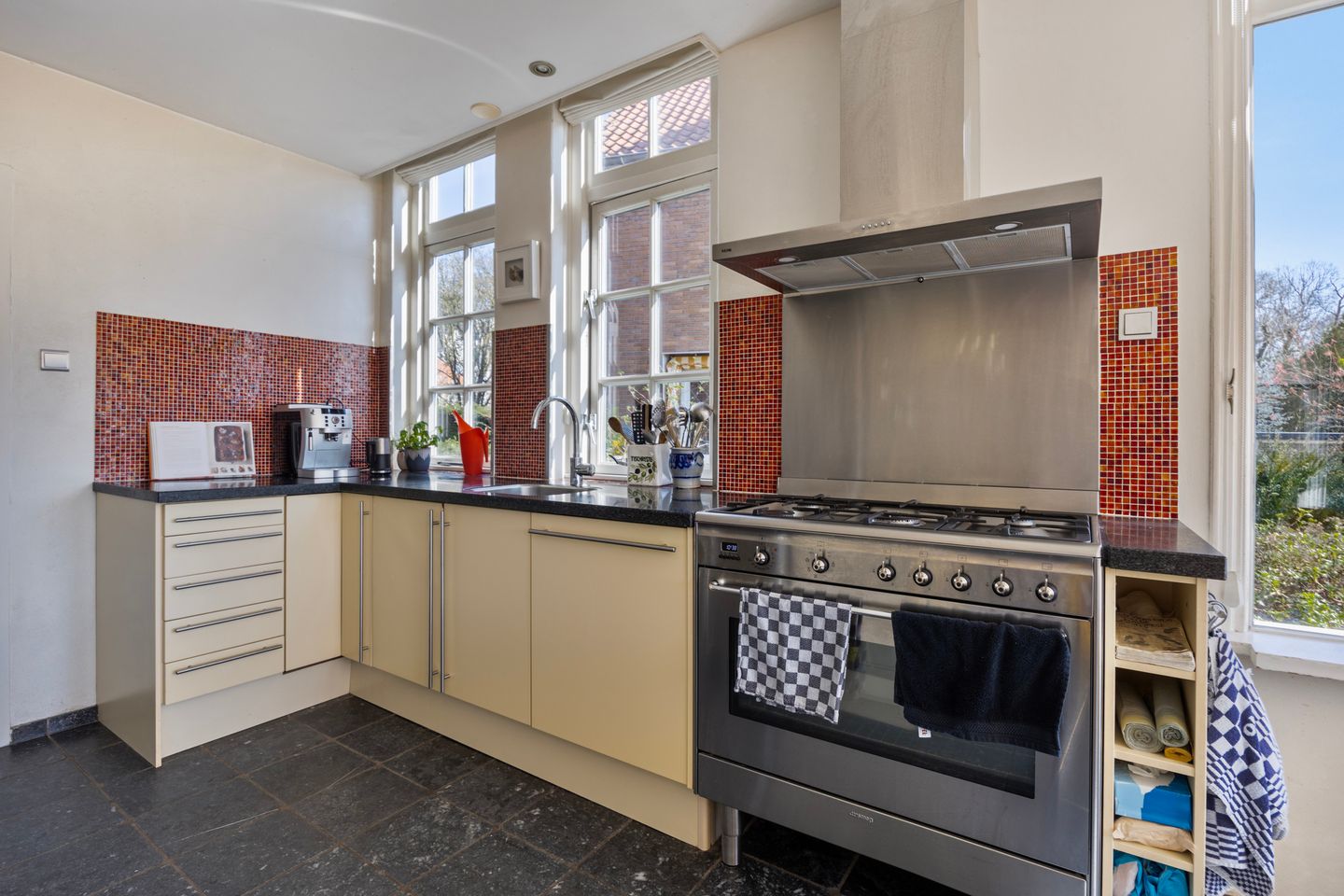 Photo 25 of Van Ruisdaelstraat 11