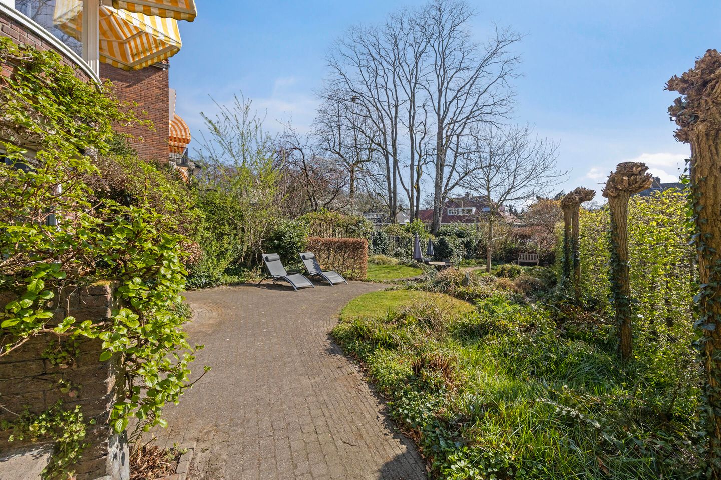 Photo 49 of Van Ruisdaelstraat 11