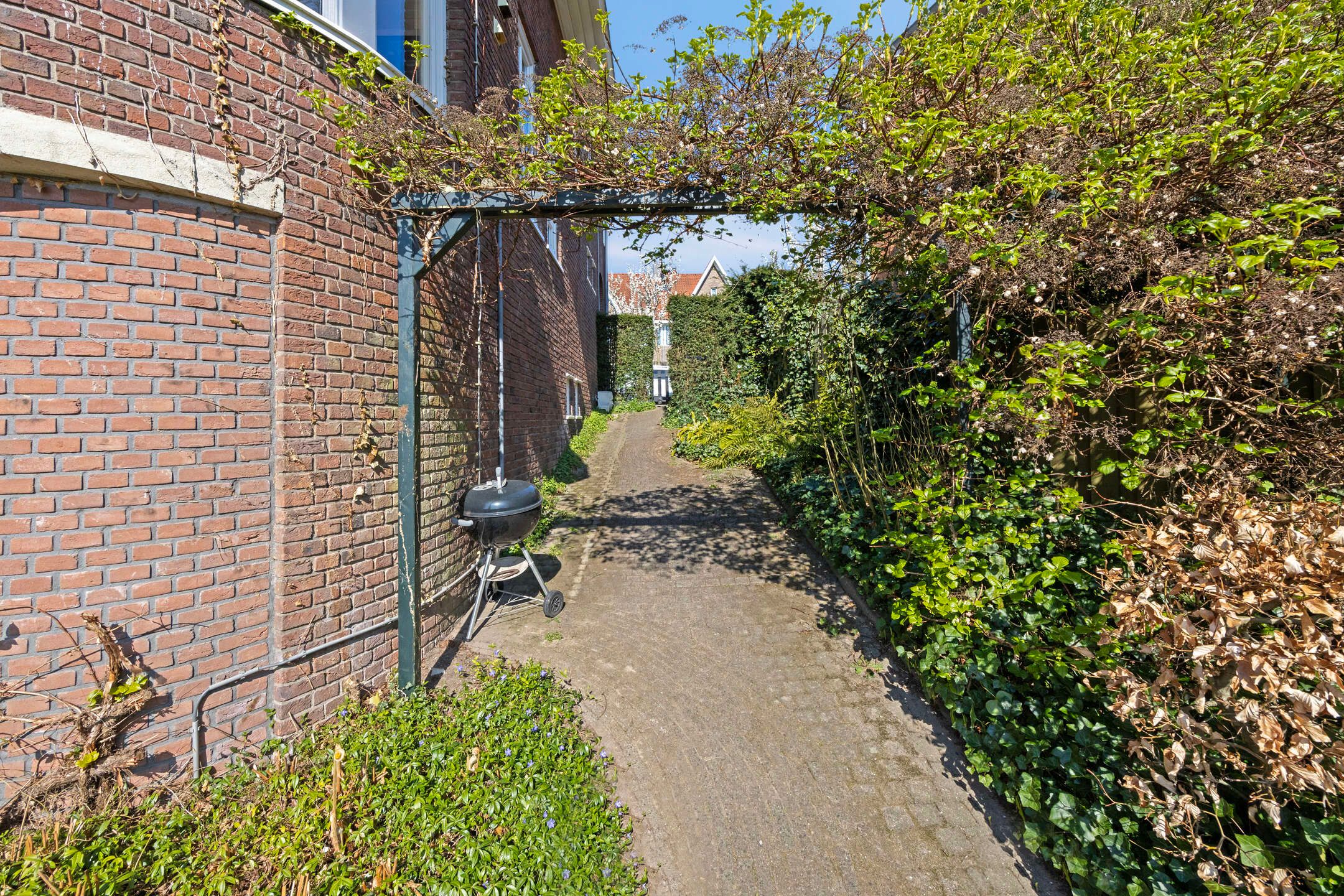 Photo 54 of Van Ruisdaelstraat 11