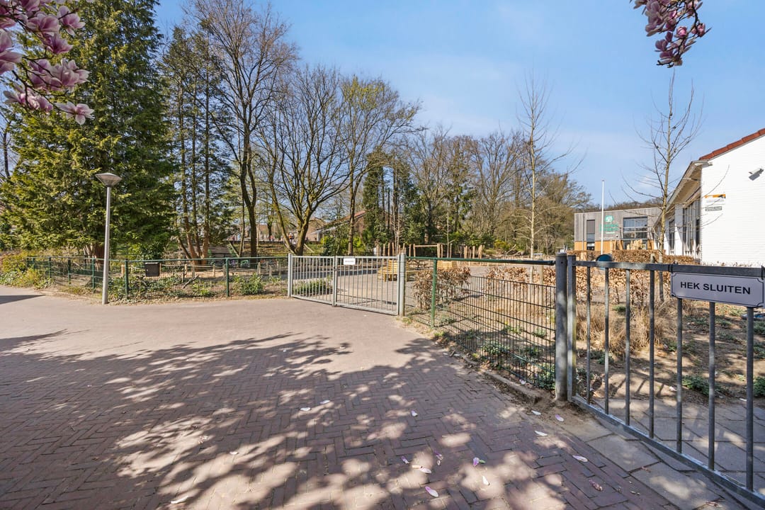 Photo 68 of Van Ruisdaelstraat 11