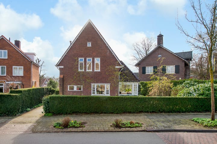 Photo 2 of Van Ruisdaelstraat 11