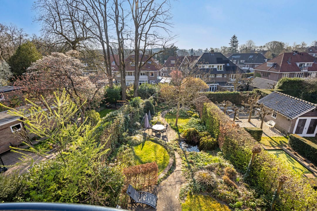 Photo 37 of Van Ruisdaelstraat 11