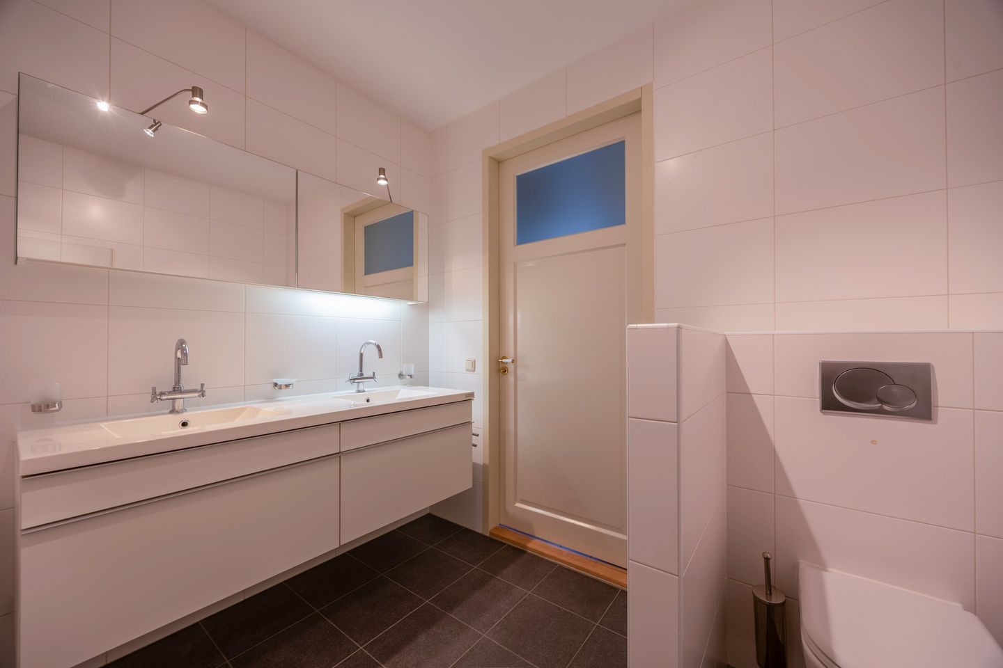 Comfortable 4th-floor apartment with balcony, parking, and scenic views in Cuijk — 24