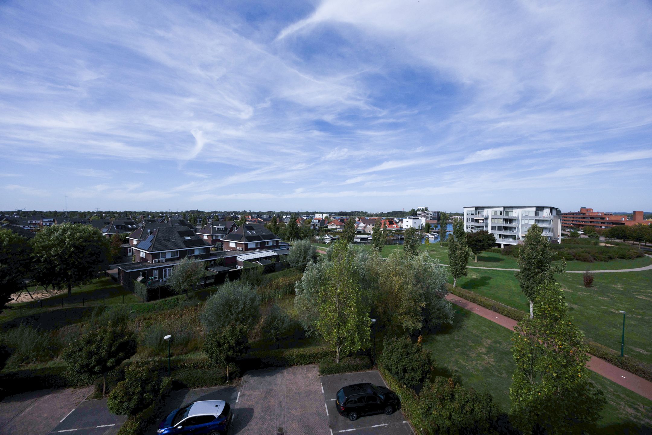 Comfortable 4th-floor apartment with balcony, parking, and scenic views in Cuijk — 32