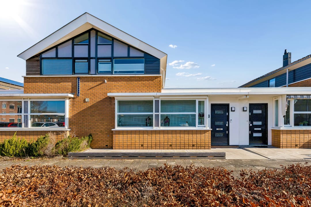 Gerenoveerde Semi-Bungalow met Gemeenschappelijke Tuin in Almere