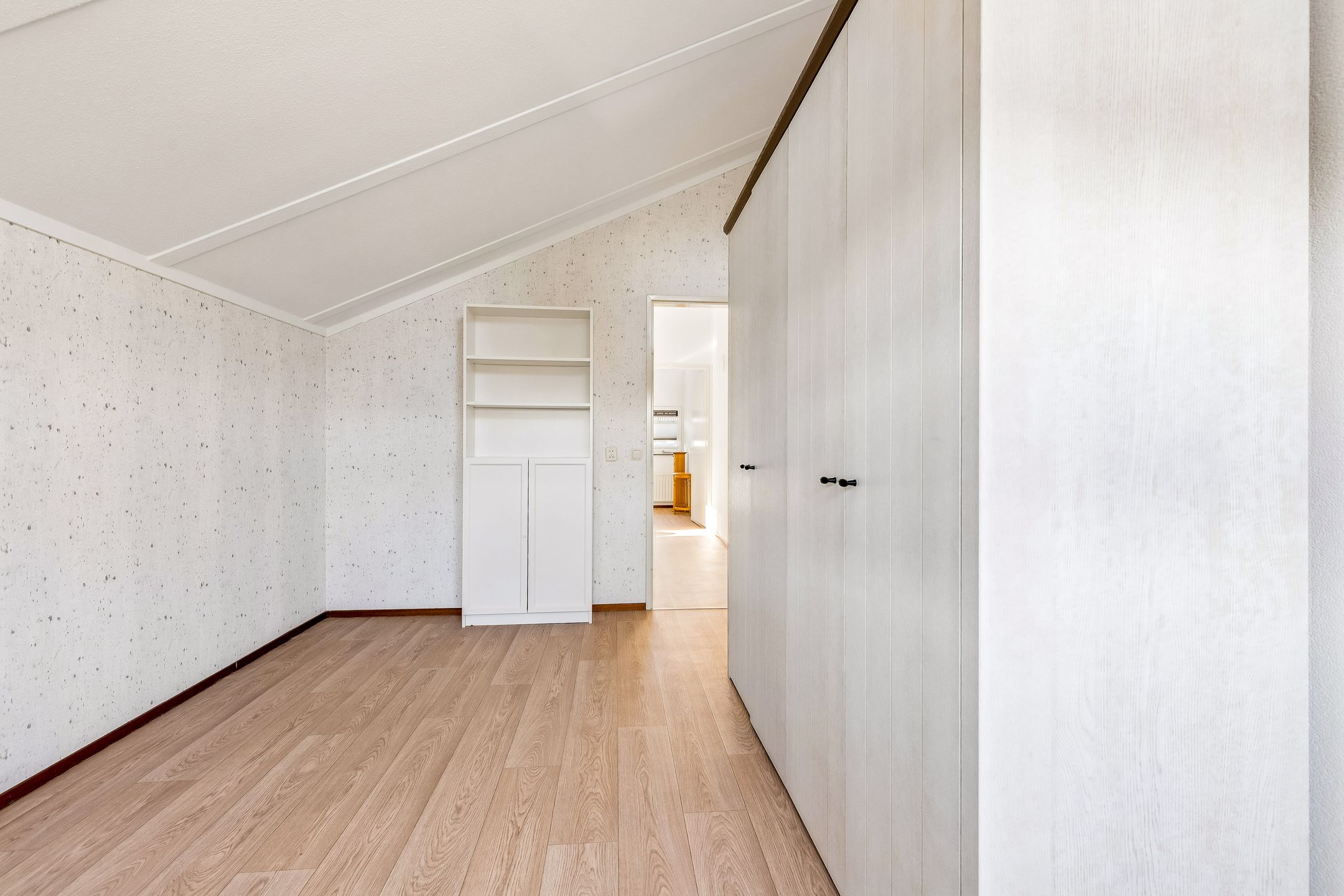 Renovated Semi-Bungalow with Communal Garden in Almere — 35