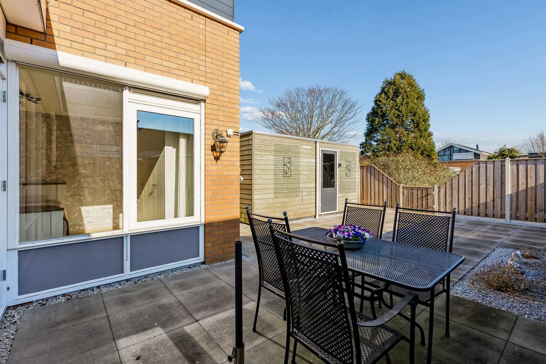 Renovated Semi-Bungalow with Communal Garden in Almere — 37