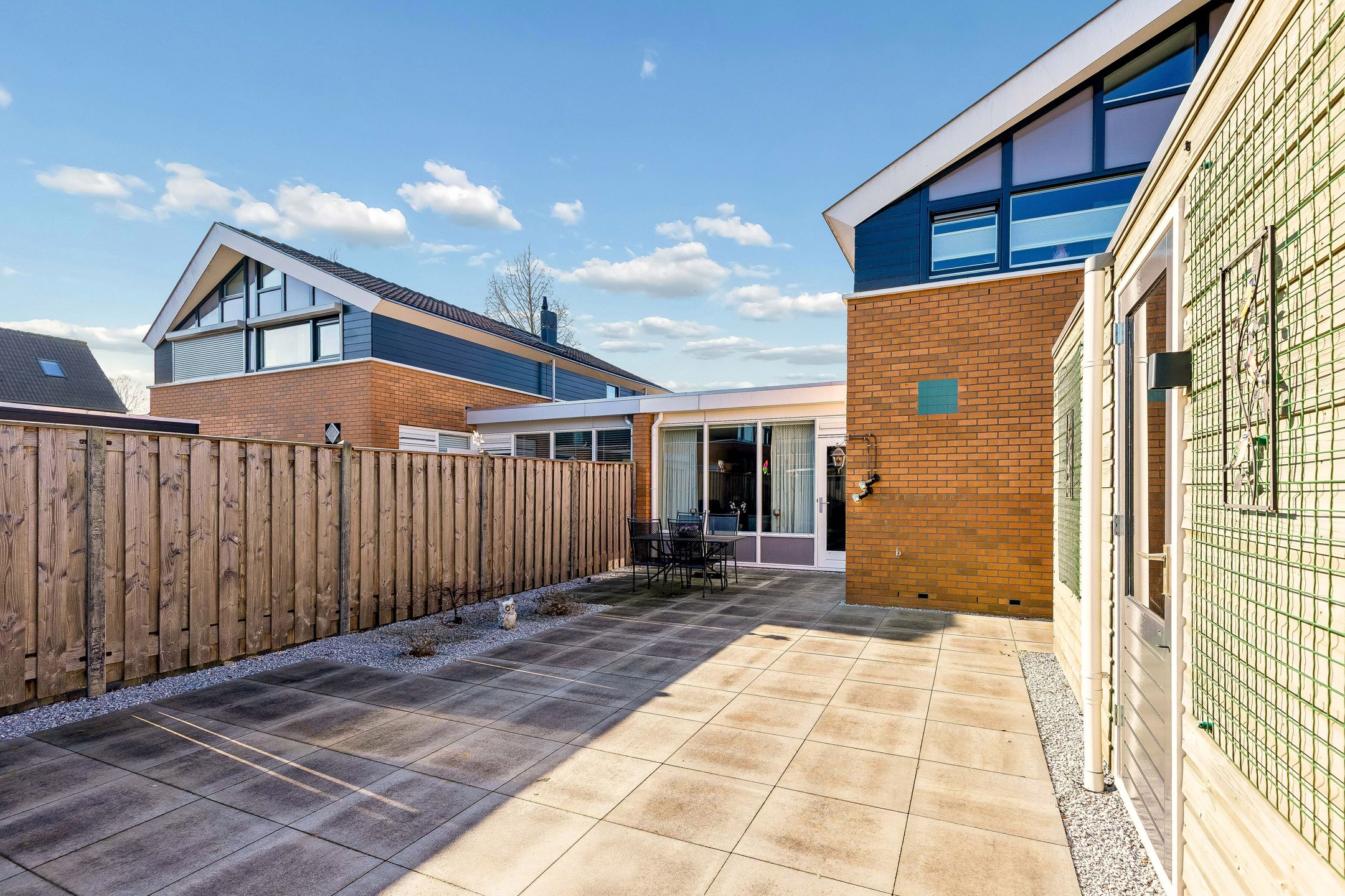 Renovated Semi-Bungalow with Communal Garden in Almere — 40